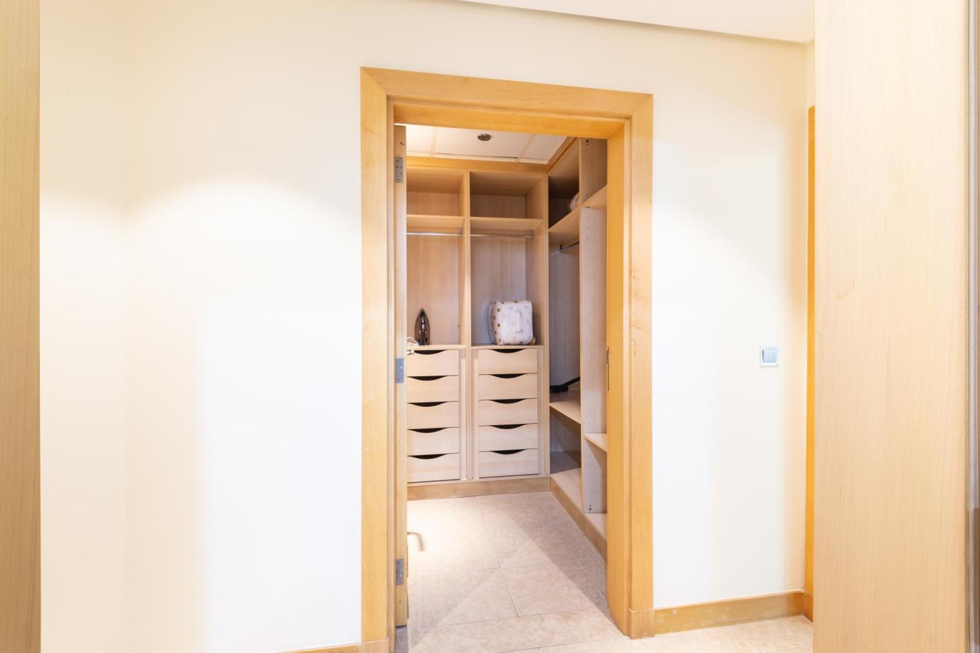 The Palm 4br & Pool Access * Dubai