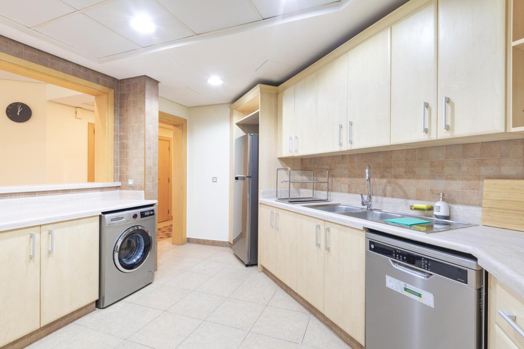 The Palm 4br & Pool Access Apartment *