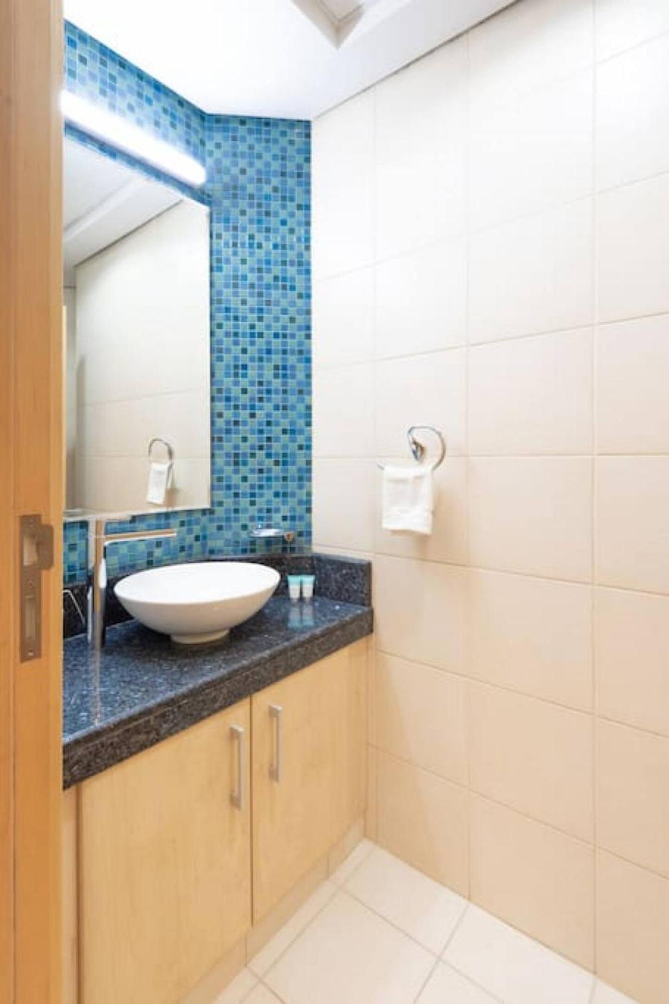 The Palm 4br & Pool Access Apartment Dubai