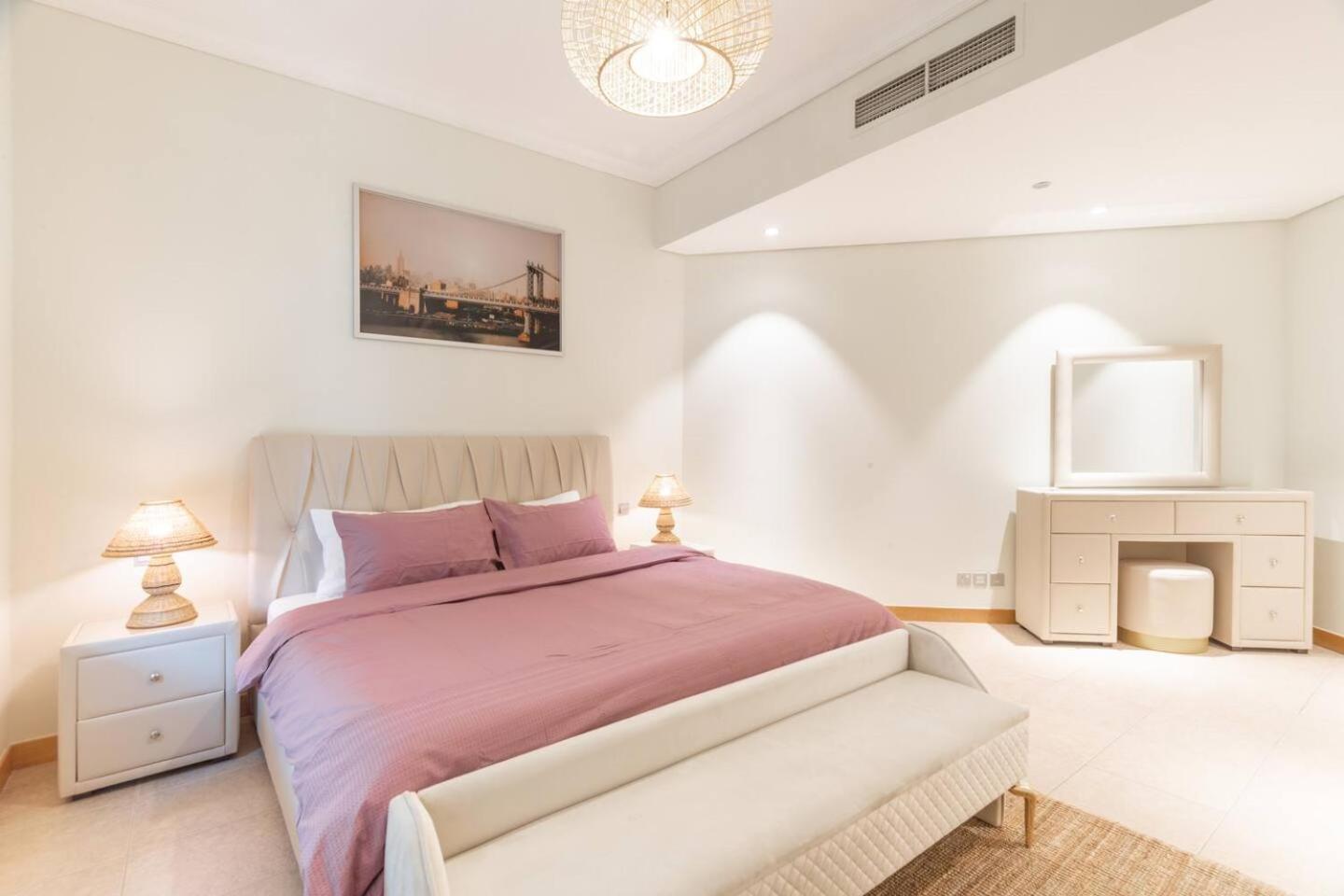 The Palm 4br & Pool Access * Dubai