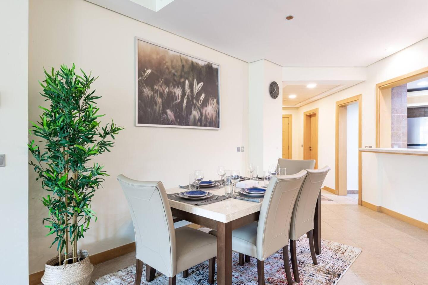 Apartment The Palm 4br & Pool Access