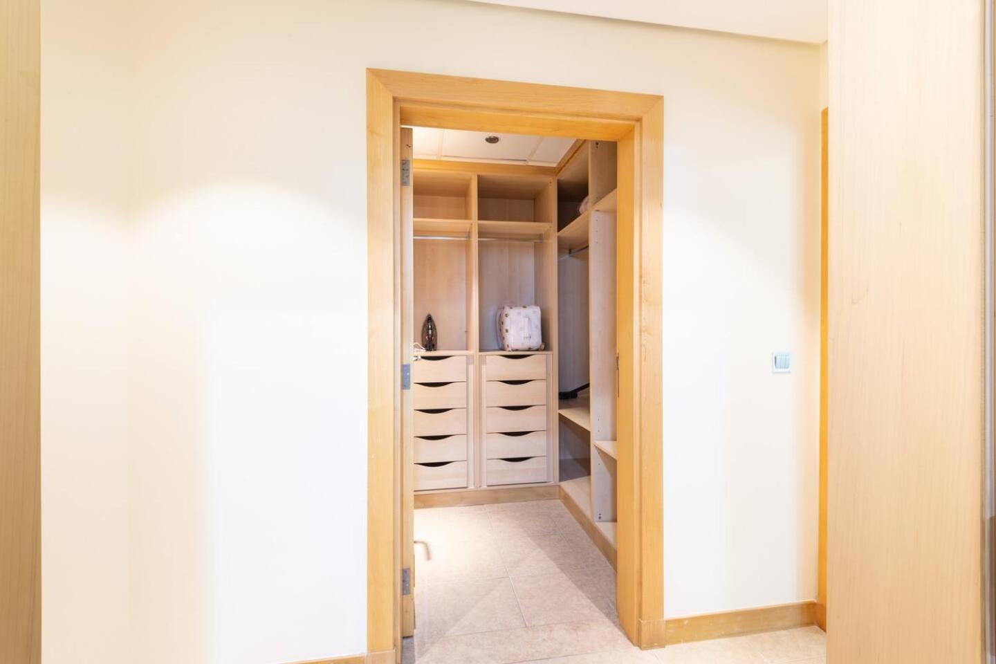 Apartment The Palm 4br & Pool Access Dubai