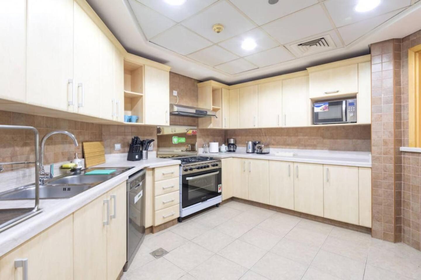 The Palm 4br & Pool Access Apartment *