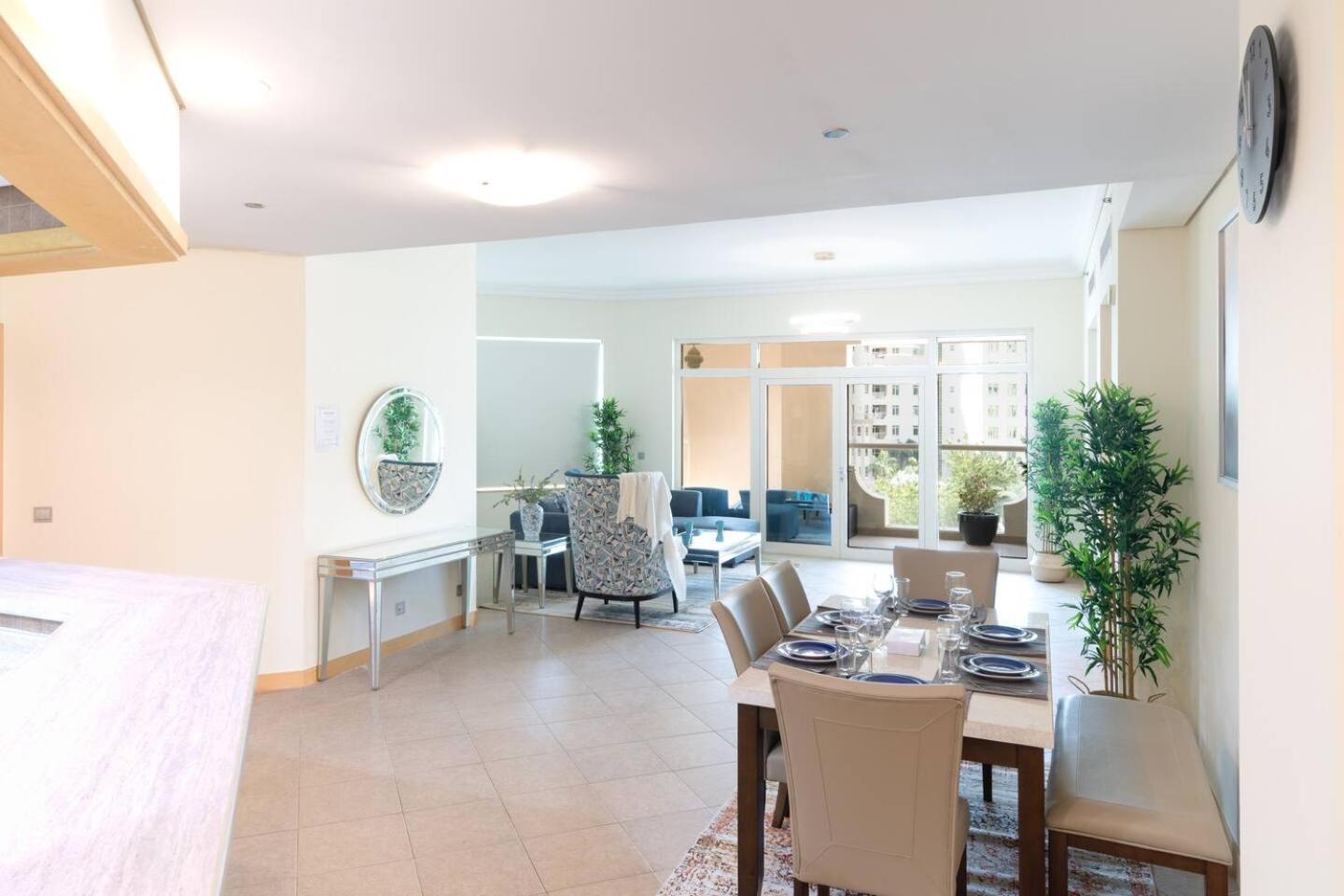 The Palm 4br & Pool Access * Dubai