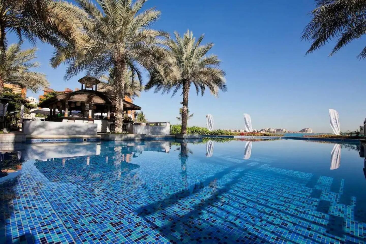 The Palm 4br & Pool Access * Dubai
